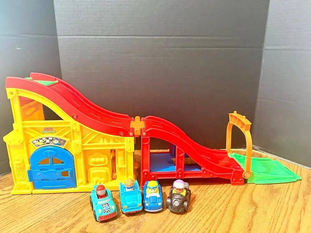 Fisher Price Little People Wheelies Rev 'N Sounds Race Track 4 Cars Vehicles #1